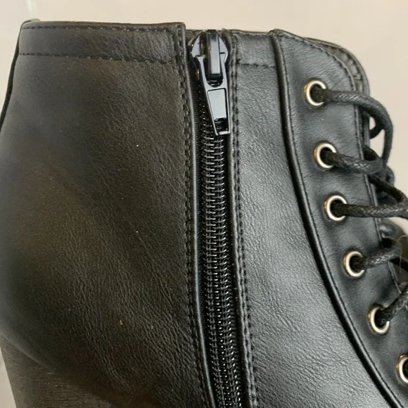 Breckelle's Lace Up Wooden Chunky High Heel Ankle Boot Bootie Size 9.5 - Picture 5 of 11